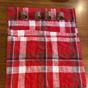 Placements with wooden napkin rings